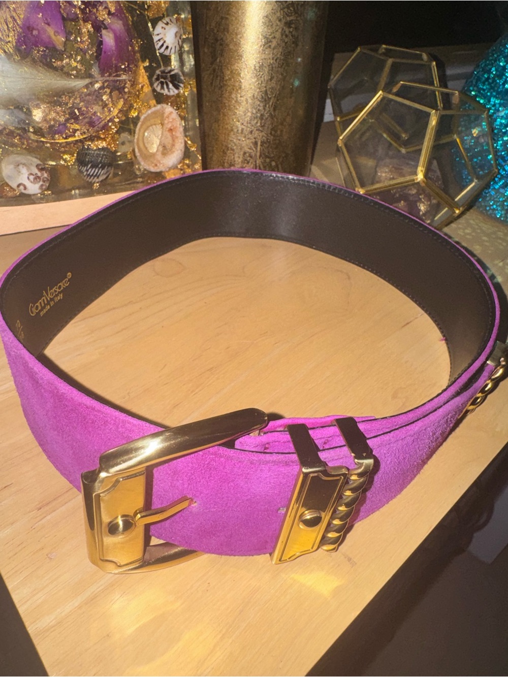 80s Vintage Gianni Versace Fuchsia Suede Wide Belt with Gold-Tone Chain Buckle - Picture 2 of 8